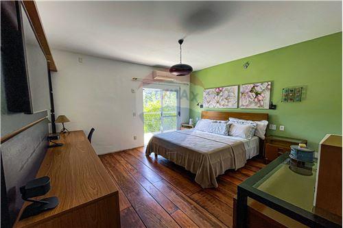Imagem Casa de Condomínio com 3 Quartos à Venda, 293 m²em Centro - Jambeiro