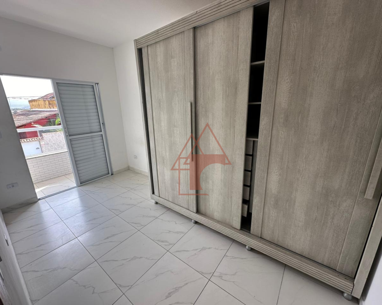 Imagem Casa com 2 Quartos à Venda, 75 m² em Caiçara - Praia Grande Imagem Casa com 2 Quartos à Venda, 75 m² em Caiçara - Praia Grande