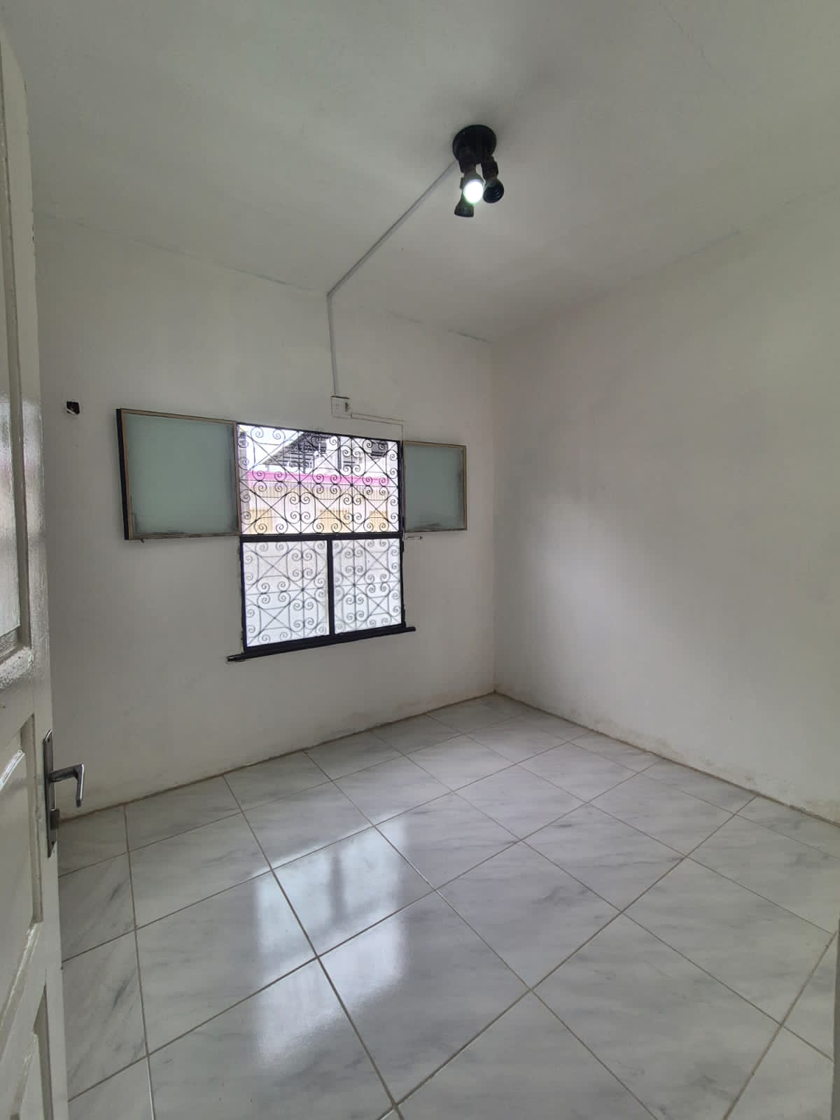 Imagem Casa com 3 Quartos para Alugar, 130 m² em Parque 10 de Novembro - Manaus