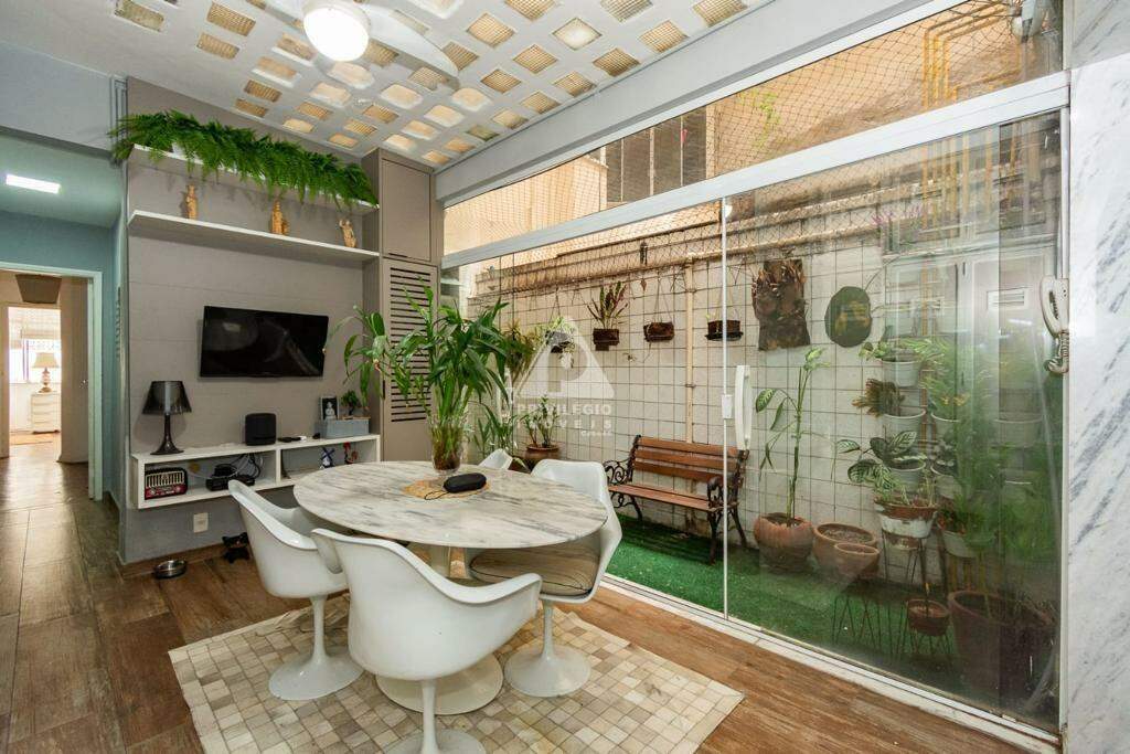 Imagem Apartamento com 3 Quartos à Venda, 195 m²em Copacabana - Rio de Janeiro Imagem Apartamento com 3 Quartos à Venda, 195 m²em Copacabana - Rio de Janeiro