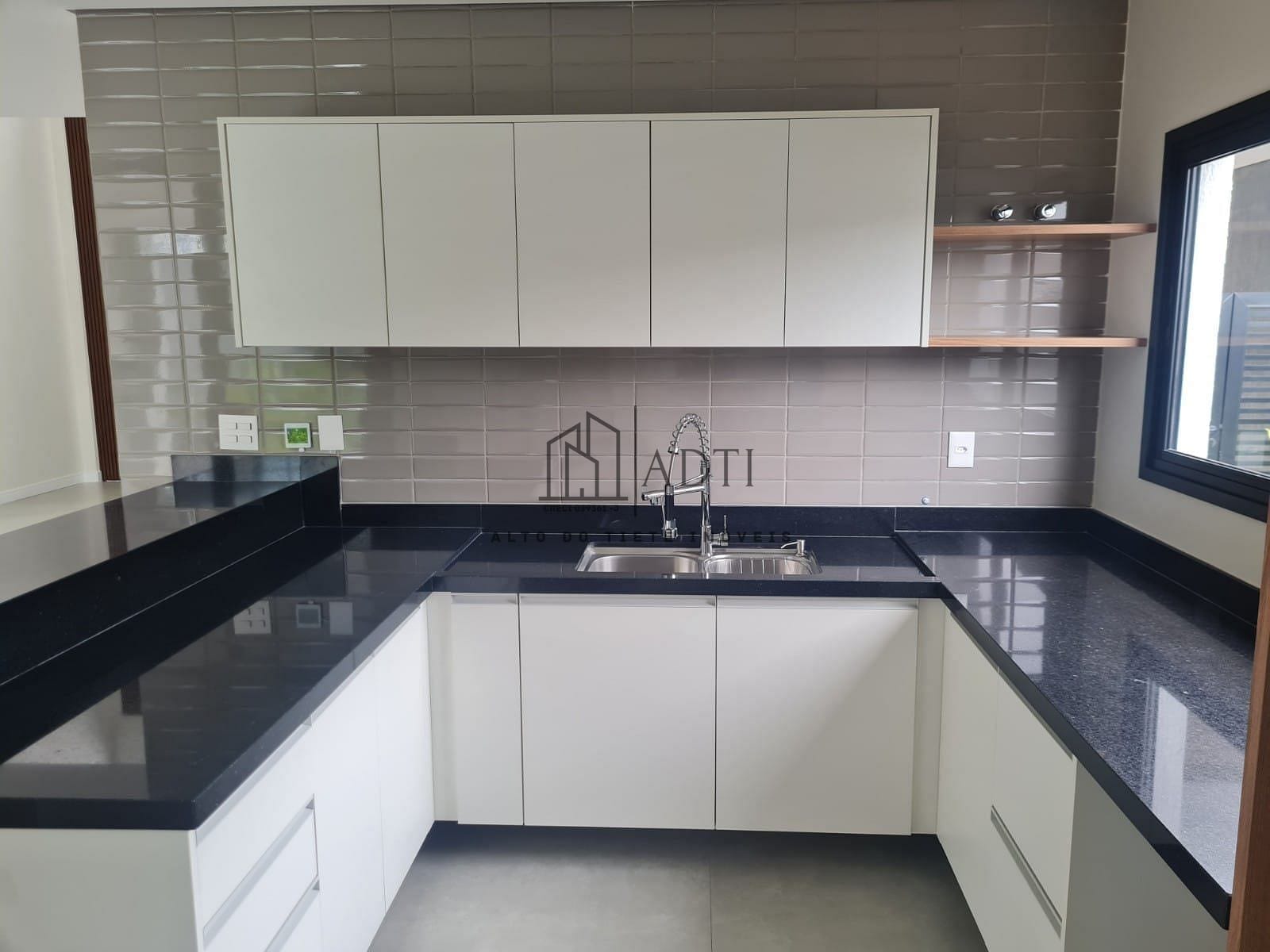 Imagem Casa de Condomínio com 3 Quartos à Venda, 205 m² em Cézar de Souza - Mogi das Cruzes Imagem Casa de Condomínio com 3 Quartos à Venda, 205 m² em Cézar de Souza - Mogi das Cruzes