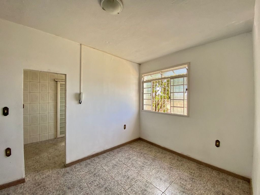 Imagem Casa com 2 Quartos à Venda, 110 m² em Planalto - Belo Horizonte