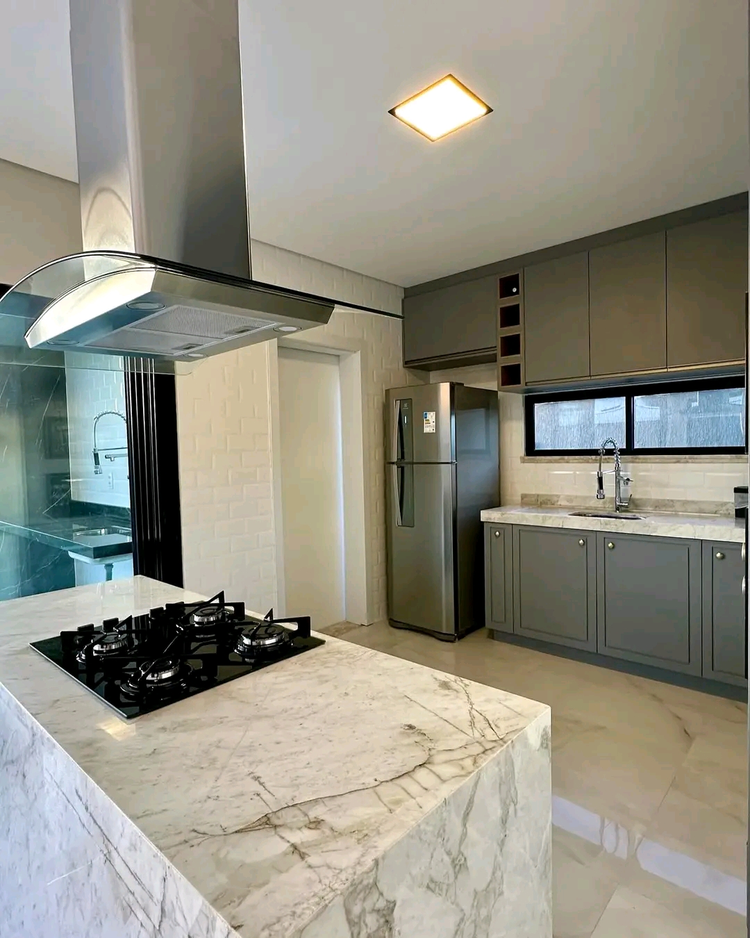 Imagem Casa de Condomínio com 4 Quartos à Venda, 240 m²em Alphaville  - Eusebio 