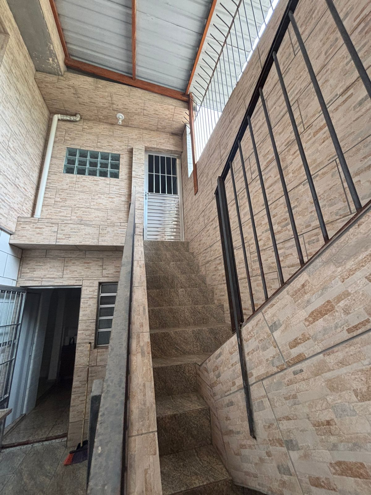 Imagem Casa com 3 Quartos à Venda, 300 m² em Jardim das Rosas (Zona Leste) - São Paulo Imagem Casa com 3 Quartos à Venda, 300 m² em Jardim das Rosas (Zona Leste) - São Paulo
