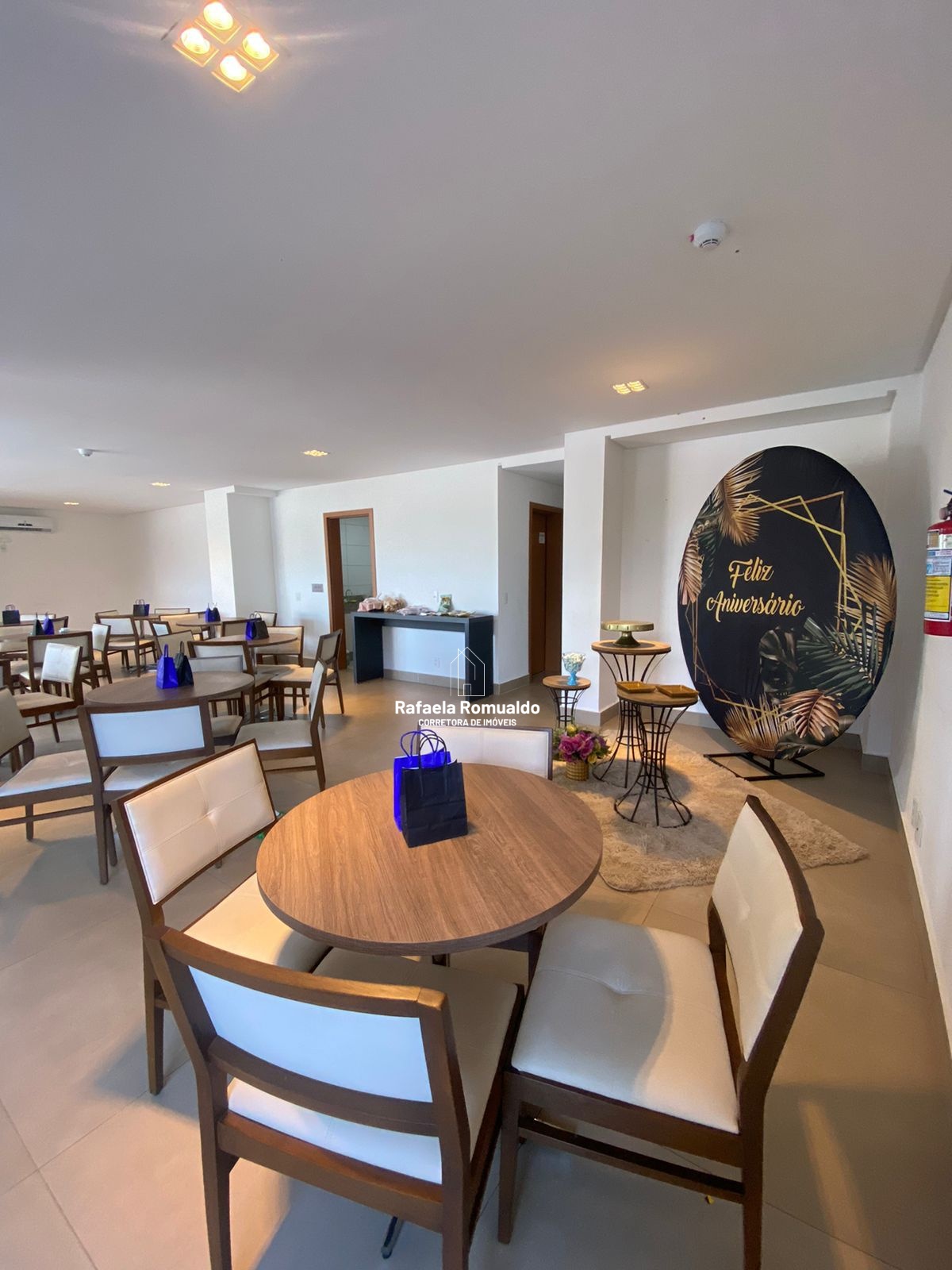 Imagem Apartamento com 2 Quartos à Venda, 61 m²em Vila Rosa - Goiânia