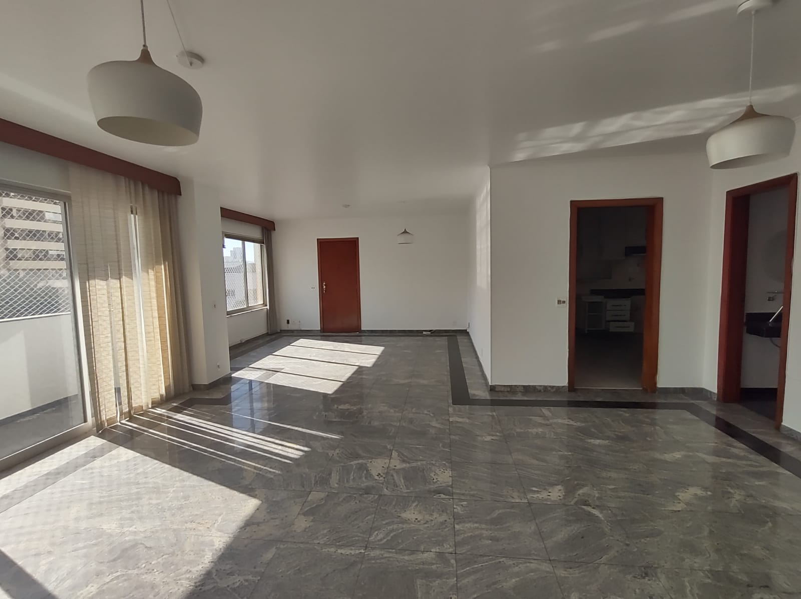 Apartamento com 3 Quartos à Venda ou Temporada, 136 m²em Vila Pompéia - São Paulo