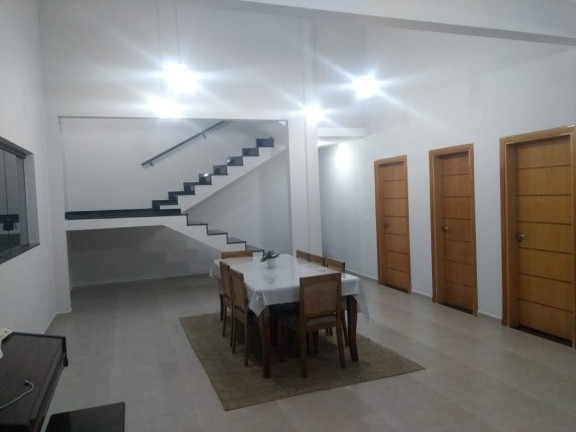 Imagem Casa com 5 Quartos à Venda, 350 m² em Centro - Poços de Caldas Imagem Casa com 5 Quartos à Venda, 350 m² em Centro - Poços de Caldas