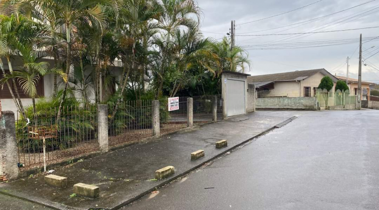 Imagem Casa com 6 Quartos à Venda, 140 m² em São Francisco - Criciúma Imagem Casa com 6 Quartos à Venda, 140 m² em São Francisco - Criciúma