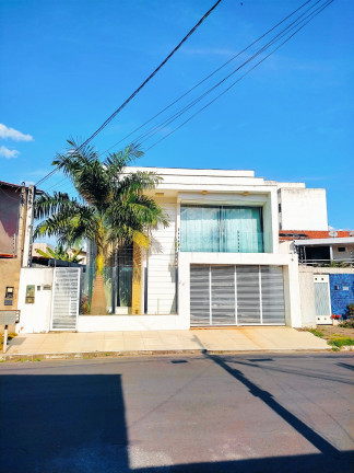 Casa com 3 Quartos à Venda ou Locação, 360 m² em Santa Mônica - Feira de Santana