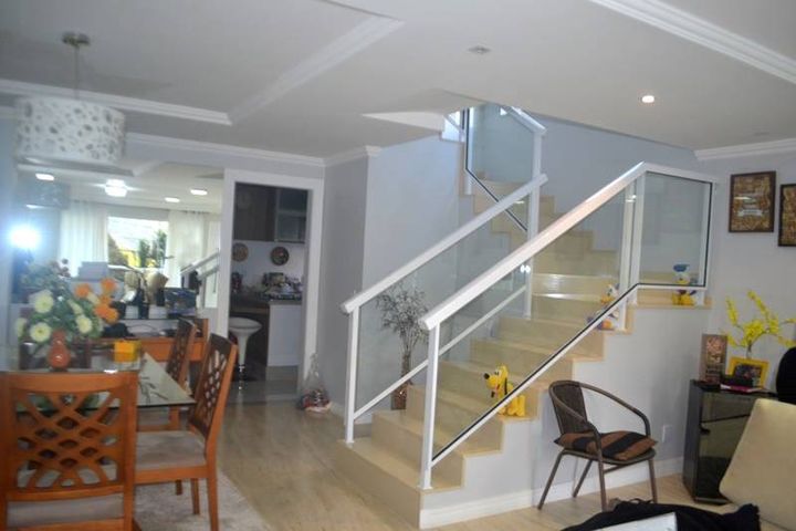 Imagem Casa com 3 Quartos à Venda, 250 m² em Varzea - Teresópolis