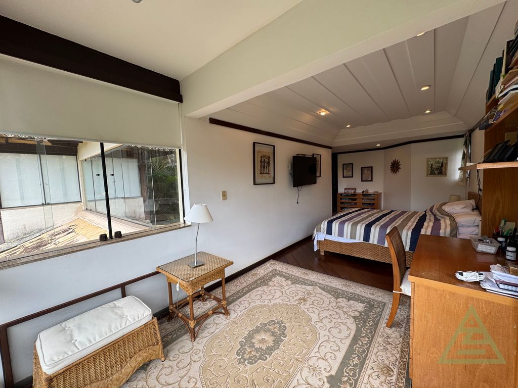 Imagem Casa de Condomínio com 4 Quartos à Venda, 273 m² em Cuiabá - Petrópolis Imagem Casa de Condomínio com 4 Quartos à Venda, 273 m² em Cuiabá - Petrópolis