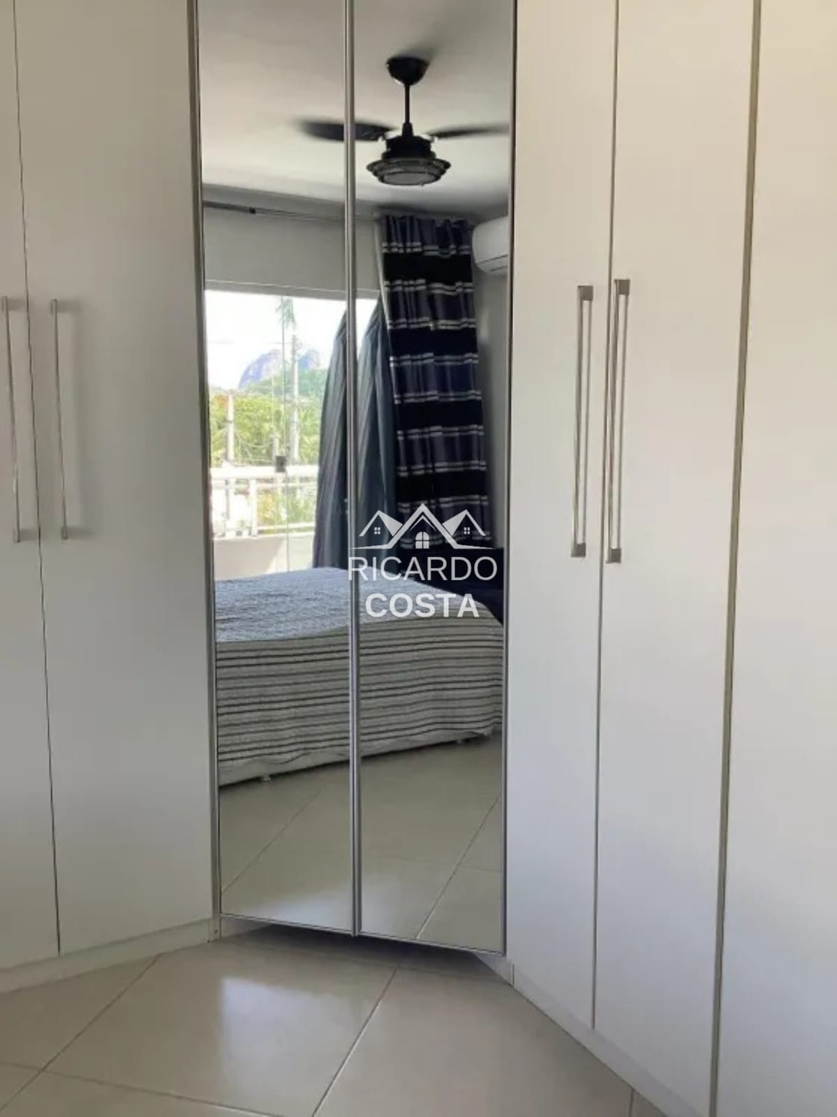 Imagem Casa de Condomínio com 4 Quartos à Venda ou Locação, 168 m² em Jacarepaguá - Rio de Janeiro Imagem Casa de Condomínio com 4 Quartos à Venda ou Locação, 168 m² em Jacarepaguá - Rio de Janeiro