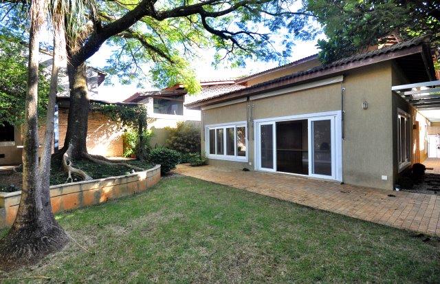 Imagem Casa com 4 Quartos à Venda ou Locação, 297 m²em Alto de Pinheiros - São Paulo