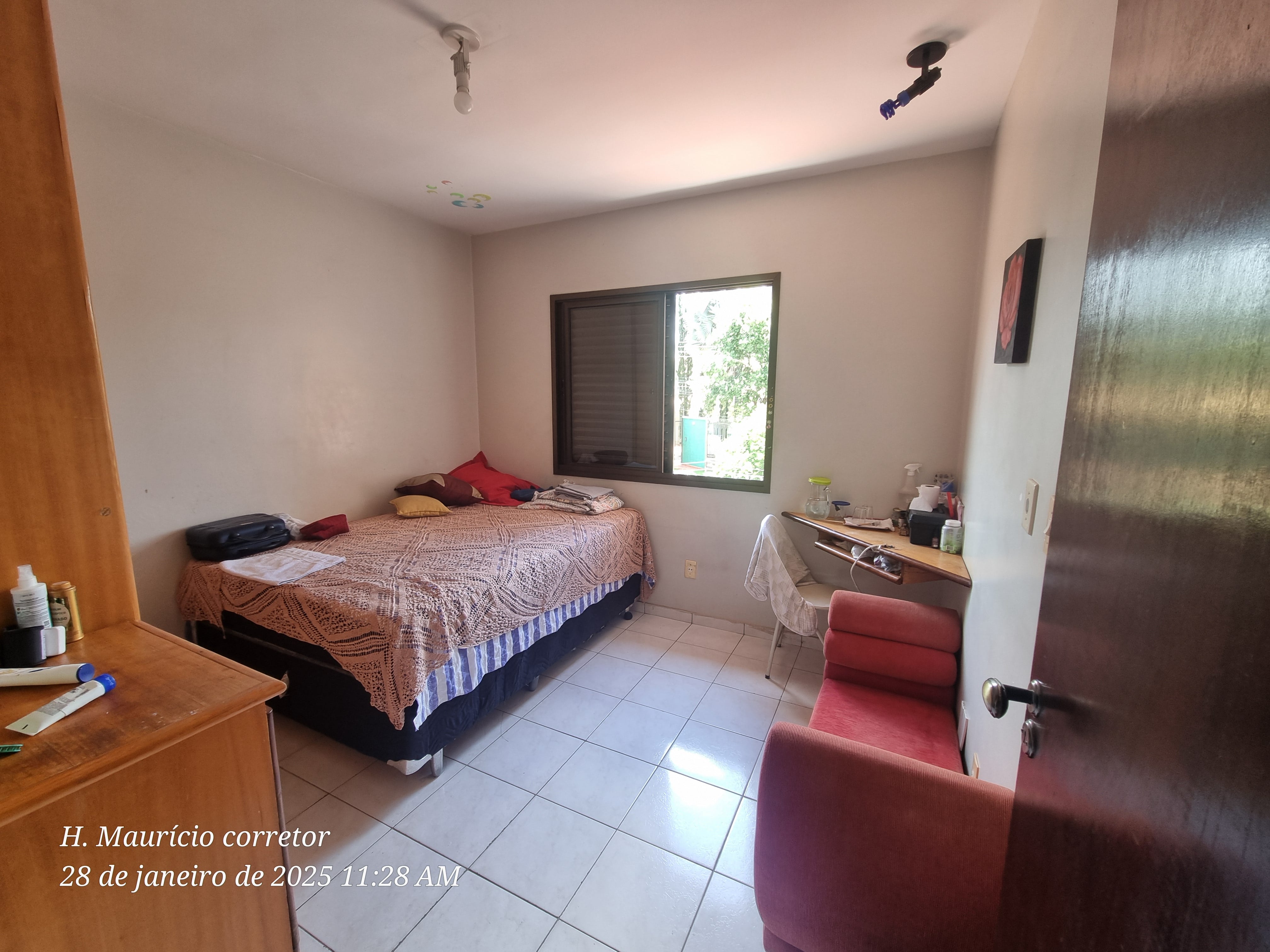 Imagem Sobrado com 4 Quartos à Venda, 143 m² em Setor Jaó - Goiânia