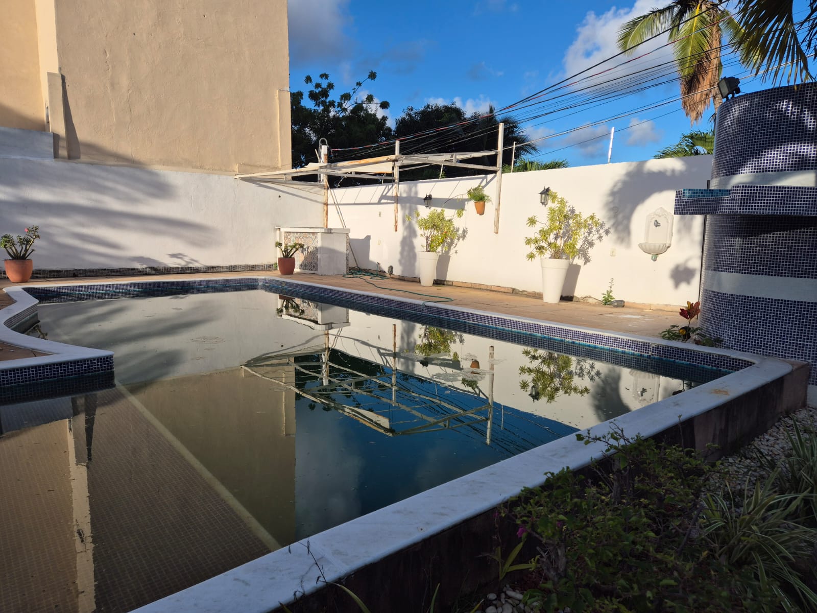 Imagem Casa com 4 Quartos à Venda, 600 m²em Centro - Lauro de Freitas Imagem Casa com 4 Quartos à Venda, 600 m²em Centro - Lauro de Freitas