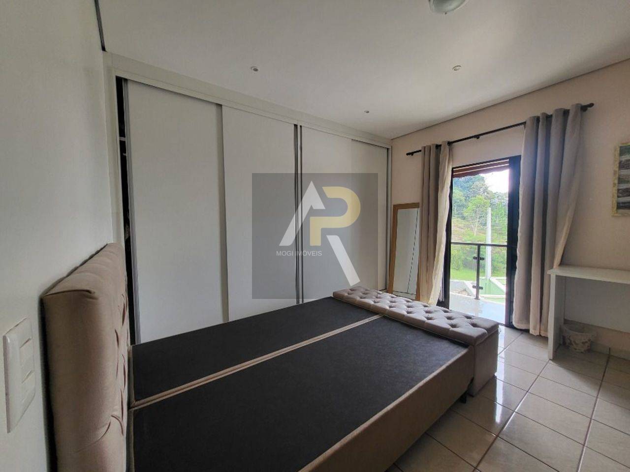 Imagem Casa de Condomínio com 4 Quartos à Venda, 275 m²em Jardim Rubi - Mogi das Cruzes
