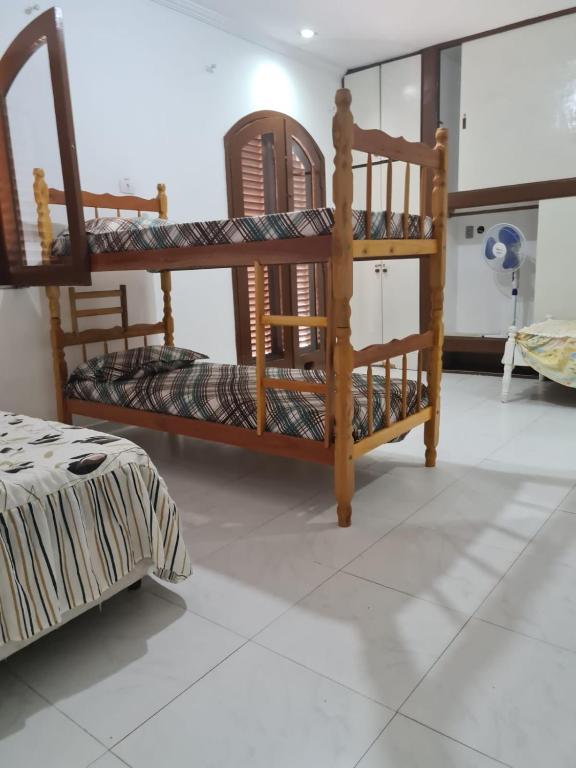 Imagem Casa com 4 Quartos para Temporada, 300 m²em Jardim Virgínia - Guarujá Imagem Casa com 4 Quartos para Temporada, 300 m²em Jardim Virgínia - Guarujá