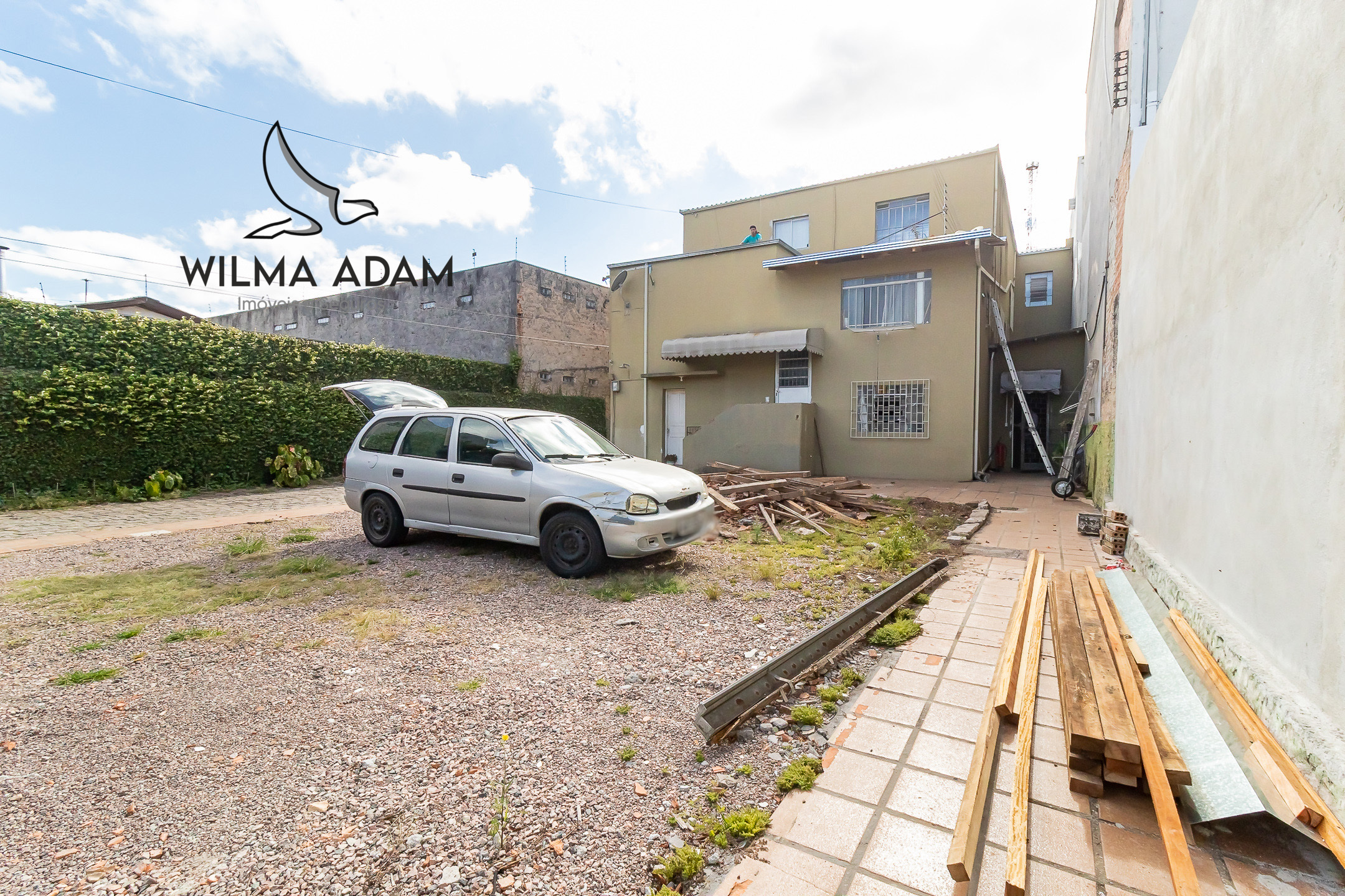 Imagem Terreno à Venda, 1.050 m²em Novo Mundo - Curitiba Imagem Terreno à Venda, 1.050 m²em Novo Mundo - Curitiba
