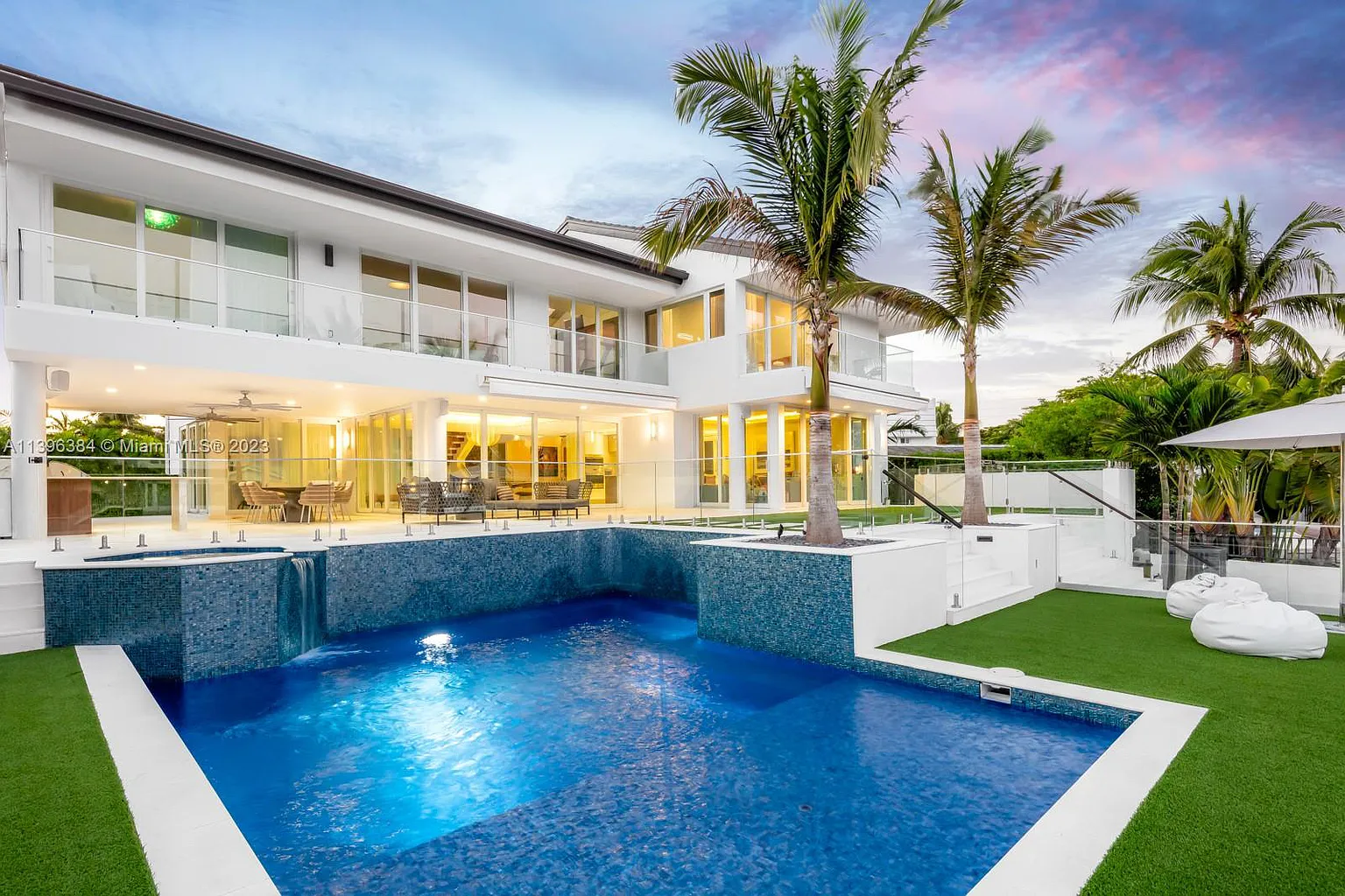 Imagem Casa de Condomínio com 6 Quartos à Venda, 492 m²em Alphaville Residencial Um - Barueri
