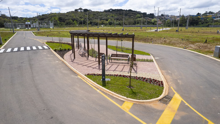 Imagem Terreno à Venda, 135 m² em Santa Cândida - Curitiba Imagem Terreno à Venda, 135 m² em Santa Cândida - Curitiba