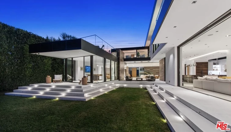 Imagem Casa de Condomínio com 6 Quartos à Venda, 933 m²em Alphaville Residencial Um - Barueri