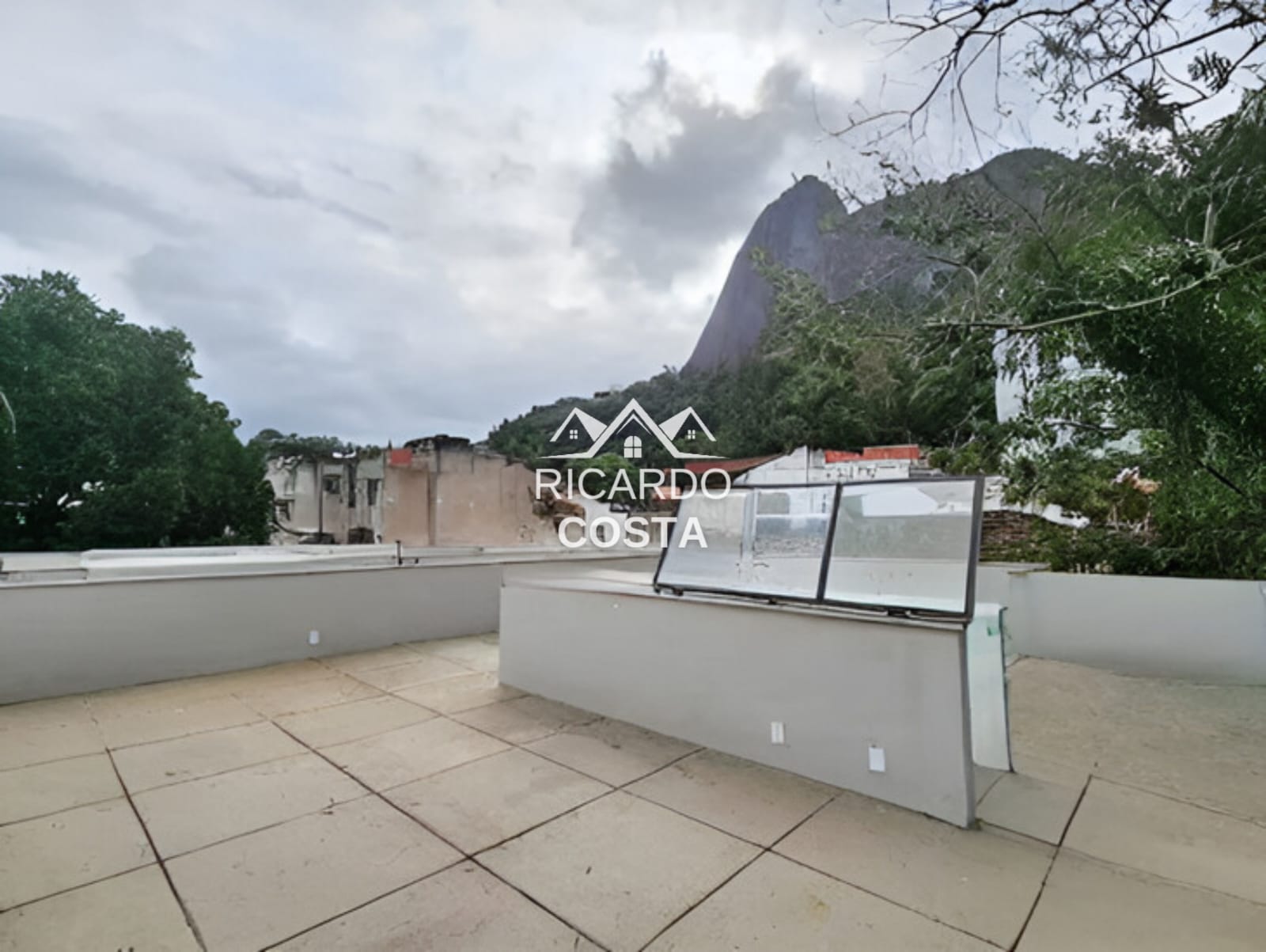 Imagem Cobertura com 2 Quartos à Venda ou Locação, 190 m² em Humaitá - Rio de Janeiro