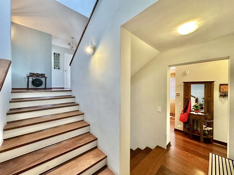 Imagem Casa com 4 Quartos à Venda, 228 m² em Jardim Jussara - São Paulo