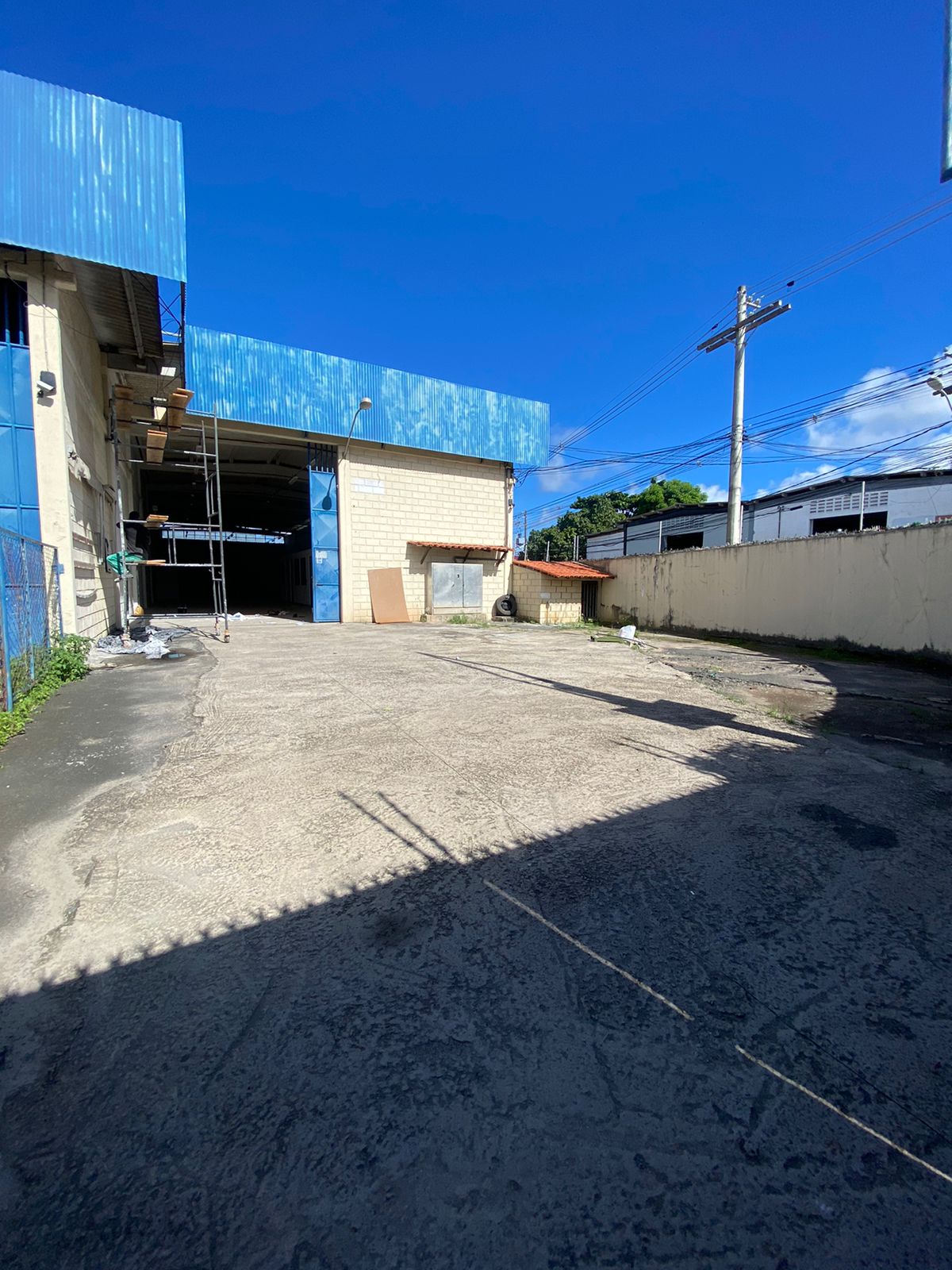 Imagem Imóvel Comercial para Alugar, 600 m²em Itinga - Lauro de Freitas Imagem Imóvel Comercial para Alugar, 600 m²em Itinga - Lauro de Freitas