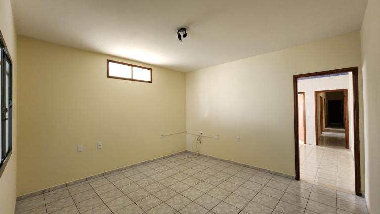 Imagem Casa com 3 Quartos à Venda, 141 m²em Jardim Macarenko - Sumaré