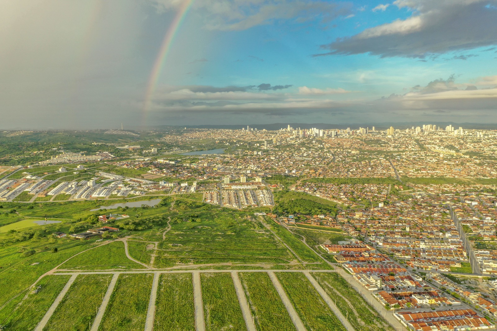 Imagem Terreno à Venda, 160 m²em Serrotão - Campina Grande Imagem Terreno à Venda, 160 m²em Serrotão - Campina Grande