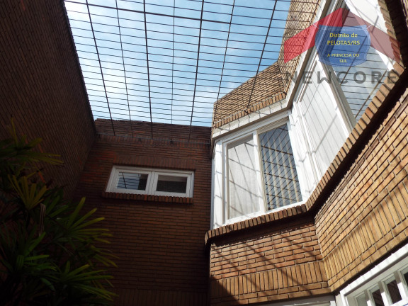 Imagem Casa com 4 Quartos à Venda, 315 m² em Centro - Pelotas