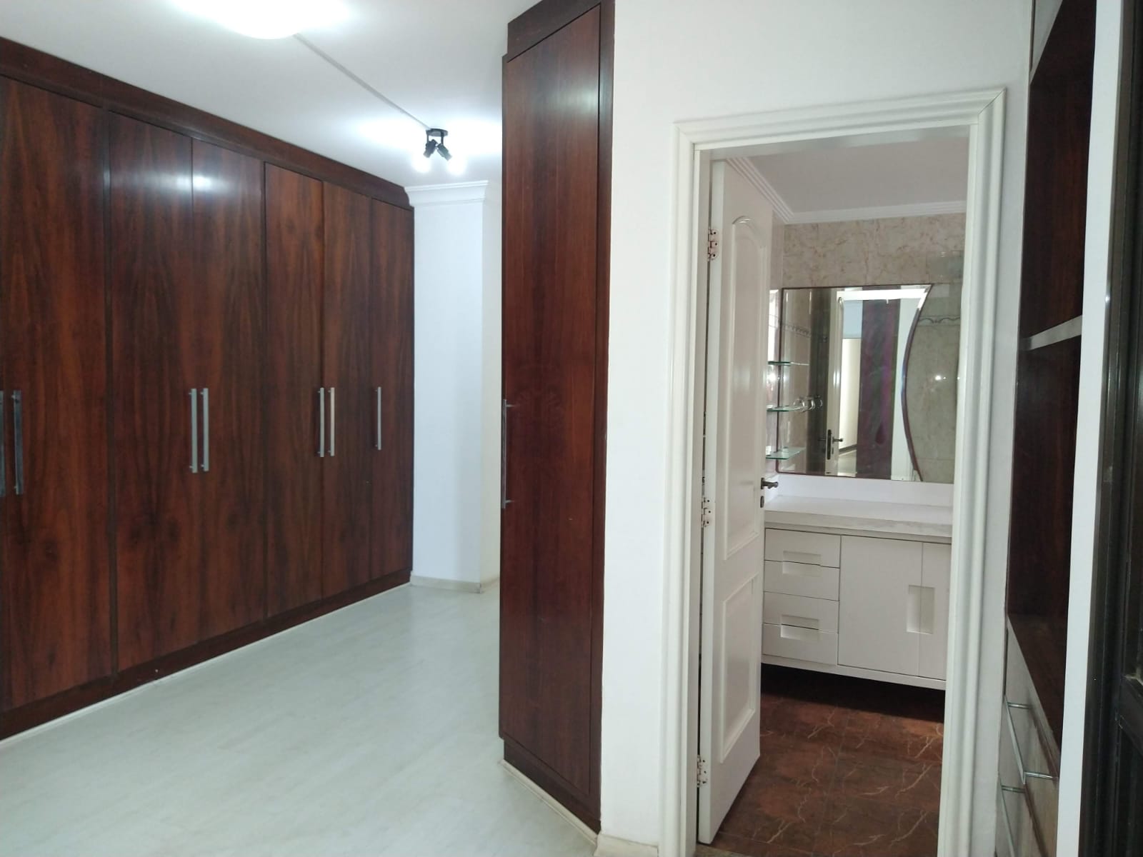 Imagem Cobertura com 4 Quartos à Venda, 570 m²em Embaré - Santos