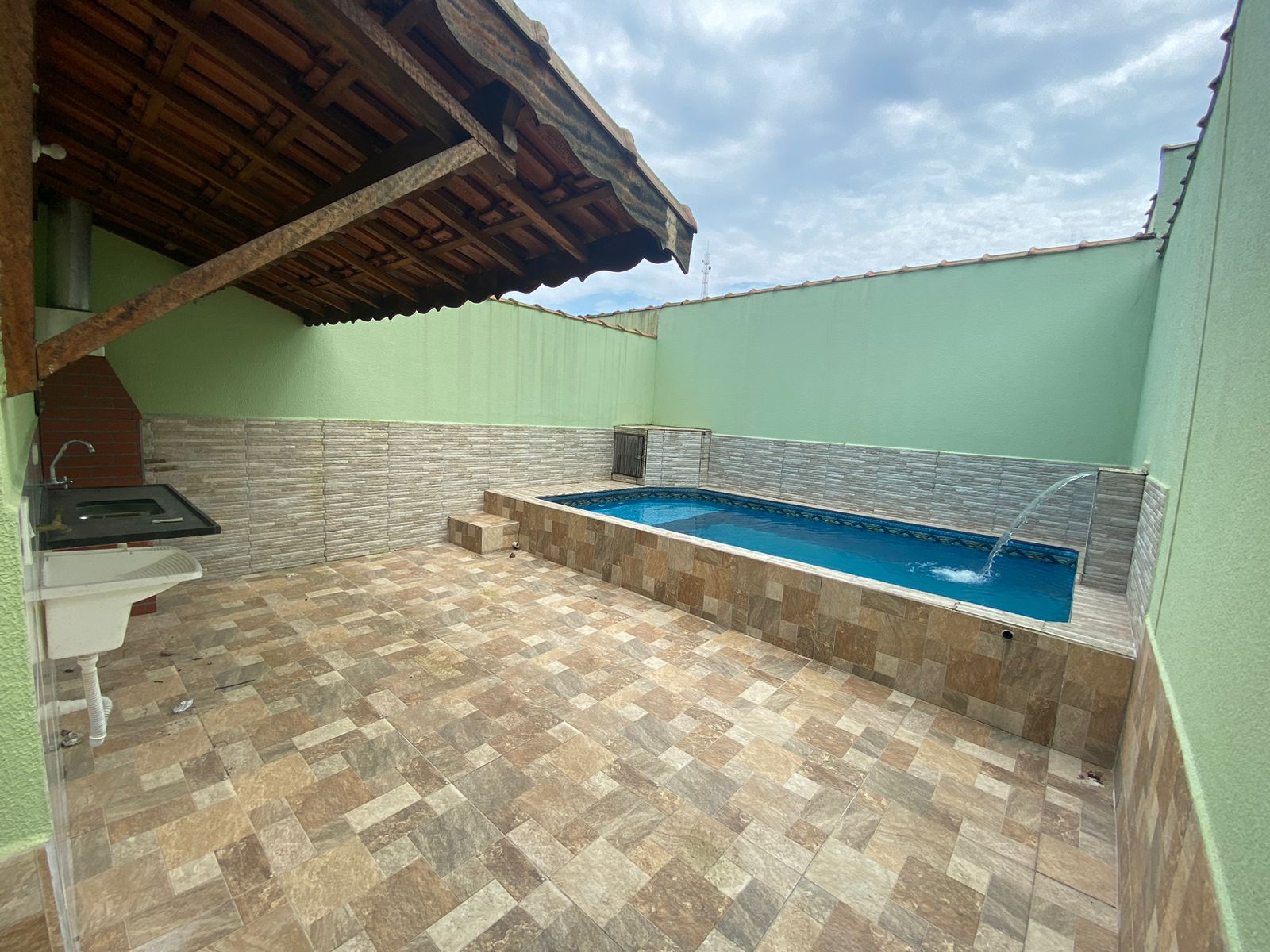 Imagem Casa com 2 Quartos à Venda, 76 m²em Pedreira - Mongaguá