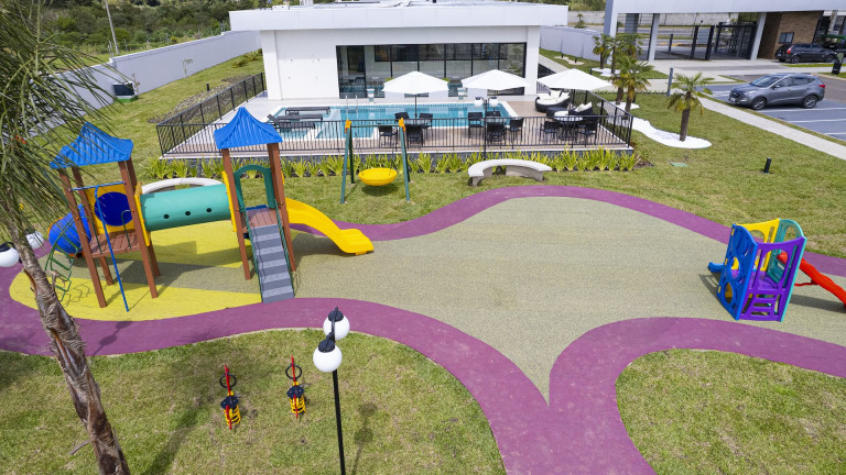 Terreno à Venda, 135 m² em Santa Cândida - Curitiba