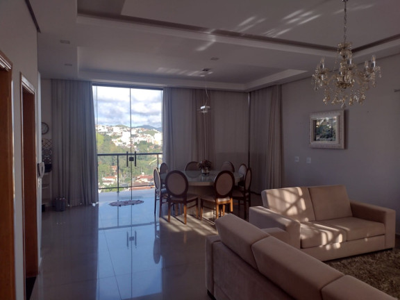 Imagem Casa com 5 Quartos à Venda, 350 m² em Centro - Poços de Caldas Imagem Casa com 5 Quartos à Venda, 350 m² em Centro - Poços de Caldas