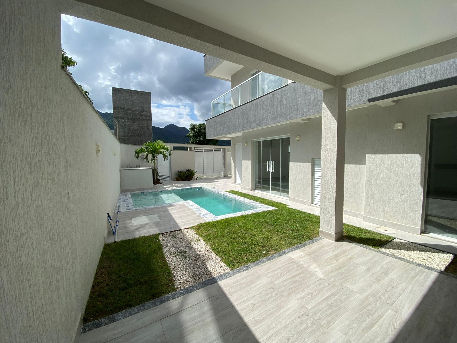 Imagem Casa de Condomínio com 4 Quartos à Venda, 220 m² em Vargem Pequena - Rio de Janeiro Imagem Casa de Condomínio com 4 Quartos à Venda, 220 m² em Vargem Pequena - Rio de Janeiro