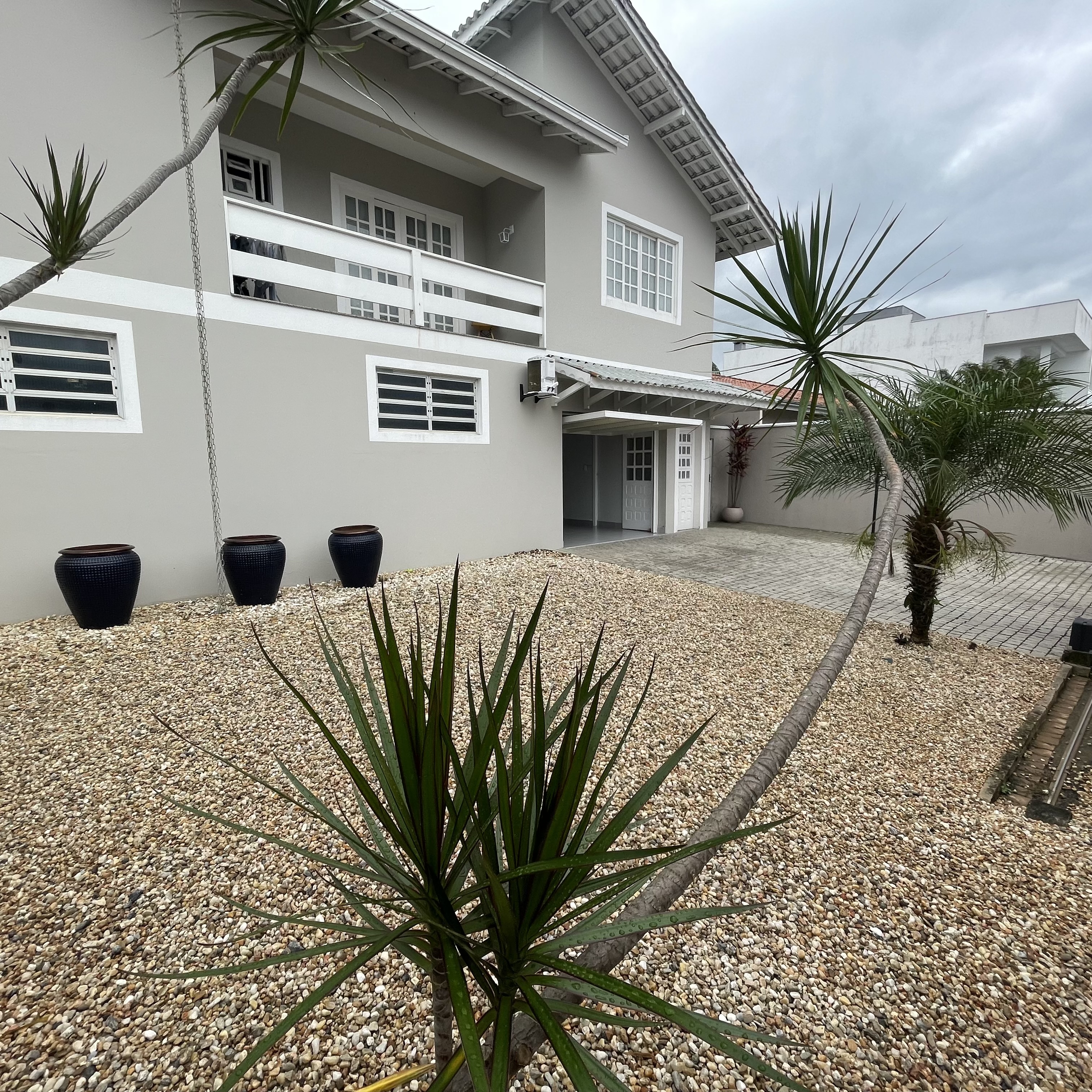 Imagem Sobrado com 3 Quartos à Venda, 280 m²em Jardim Iririú - Joinville
