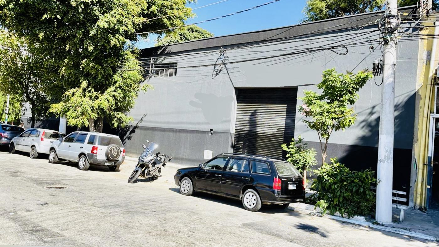 Imagem Galpão à Venda ou Temporada, 400 m²em Mooca - São Paulo Imagem Galpão à Venda ou Temporada, 400 m²em Mooca - São Paulo