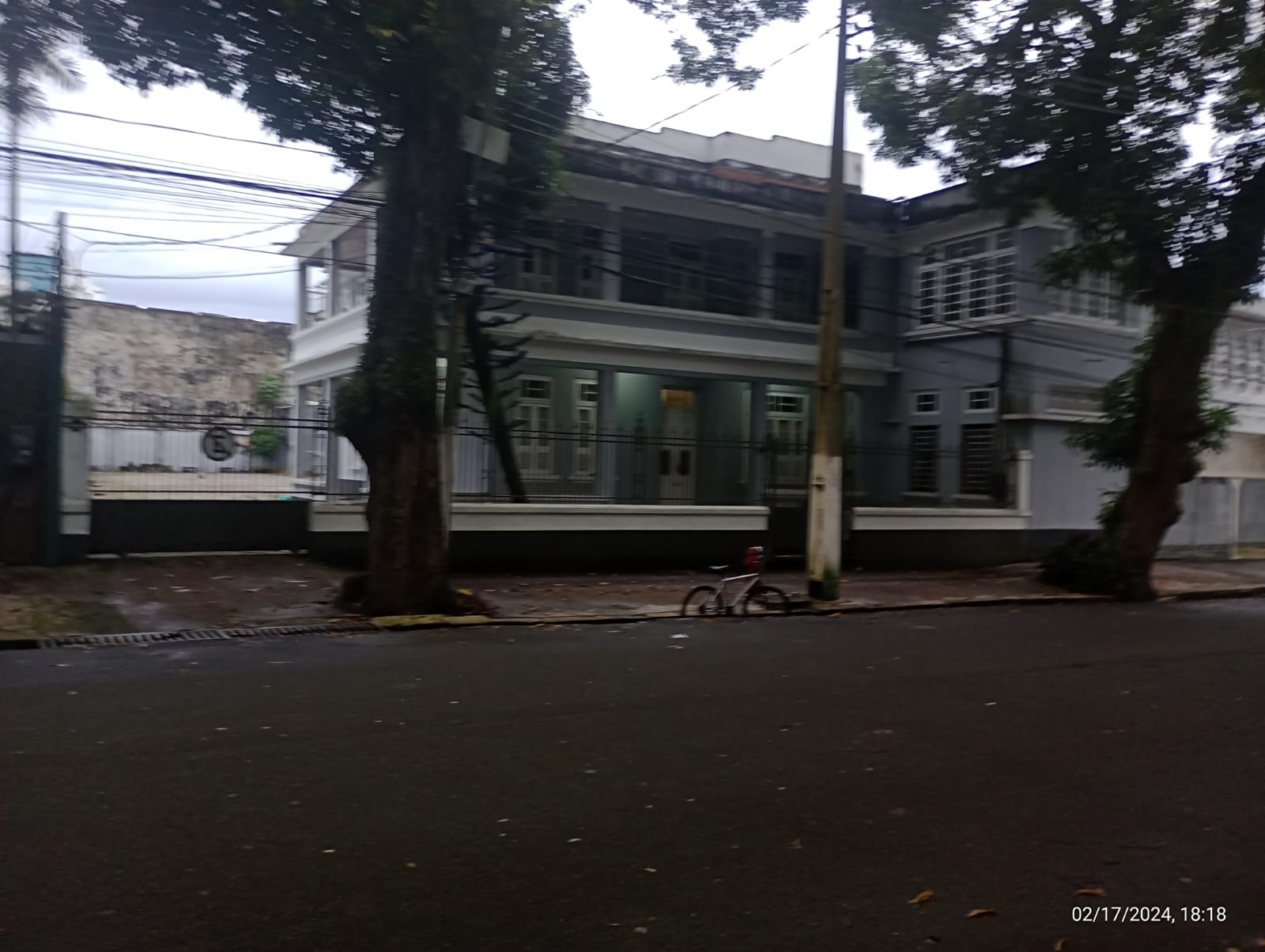 Imagem Sobrado com 5 Quartos para Alugar, 600 m²em Batista Campos - Belém