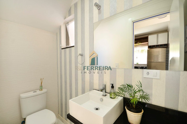 Imagem Sobrado com 3 Quartos à Venda,  em Santa Cândida - Curitiba