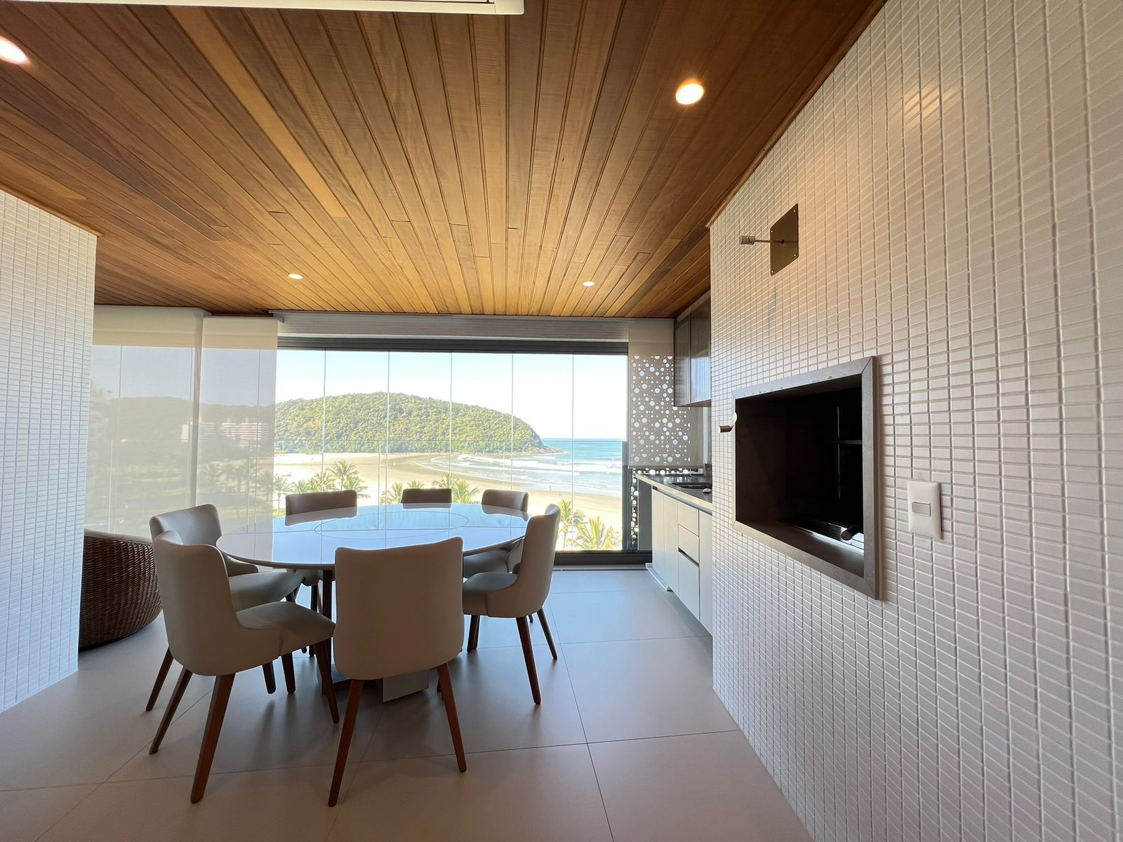Imagem Apartamento com 4 Quartos para Temporada, 141 m² em Riviera - Bertioga Imagem Apartamento com 4 Quartos para Temporada, 141 m² em Riviera - Bertioga