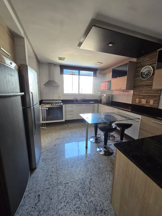 Imagem Apartamento com 3 Quartos à Venda, 200 m²em Umarizal - Belém