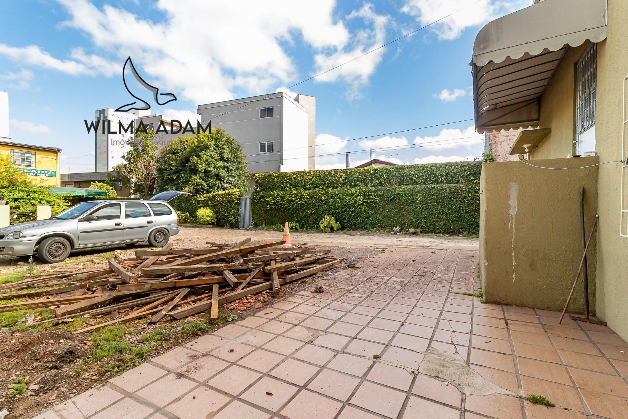 Imagem Terreno à Venda, 1.050 m²em Novo Mundo - Curitiba Imagem Terreno à Venda, 1.050 m²em Novo Mundo - Curitiba