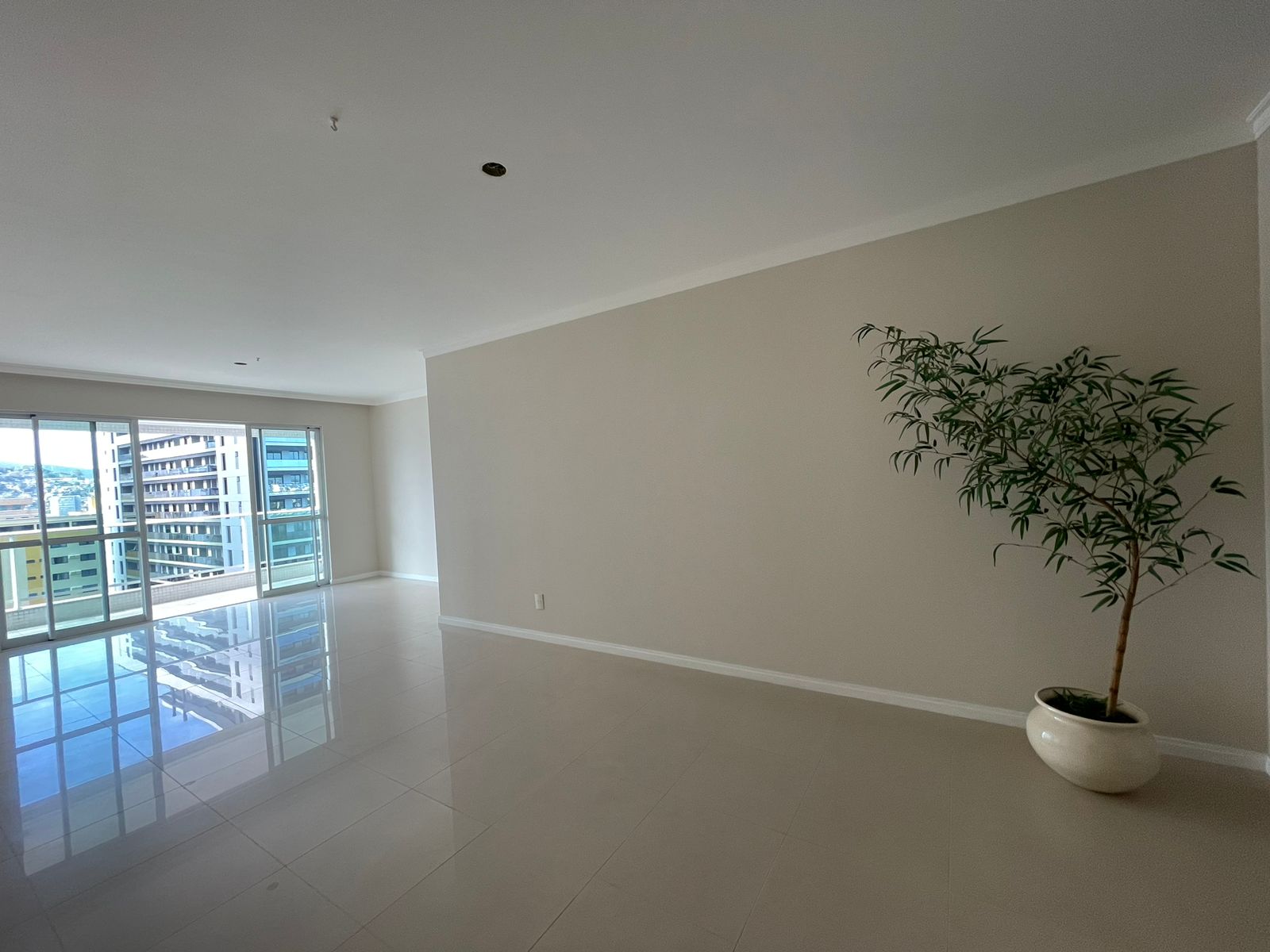 Imagem Apartamento com 3 Quartos à Venda, 12 m²em Centro - Florianópolis