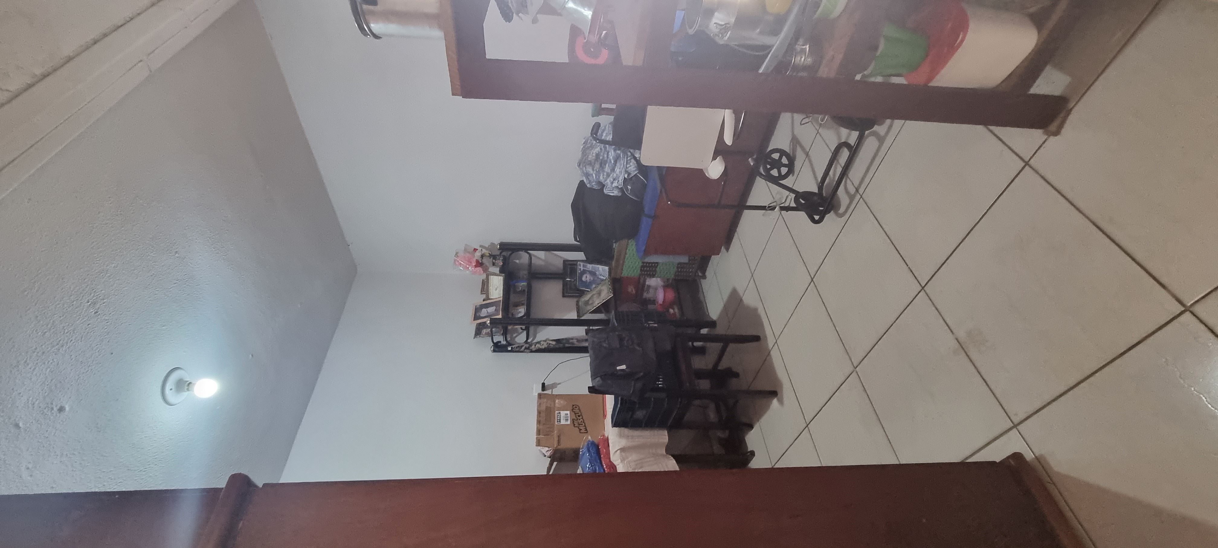 Imagem Casa com 2 Quartos à Venda, 130 m²em Jardim Guanabara III - Goiânia