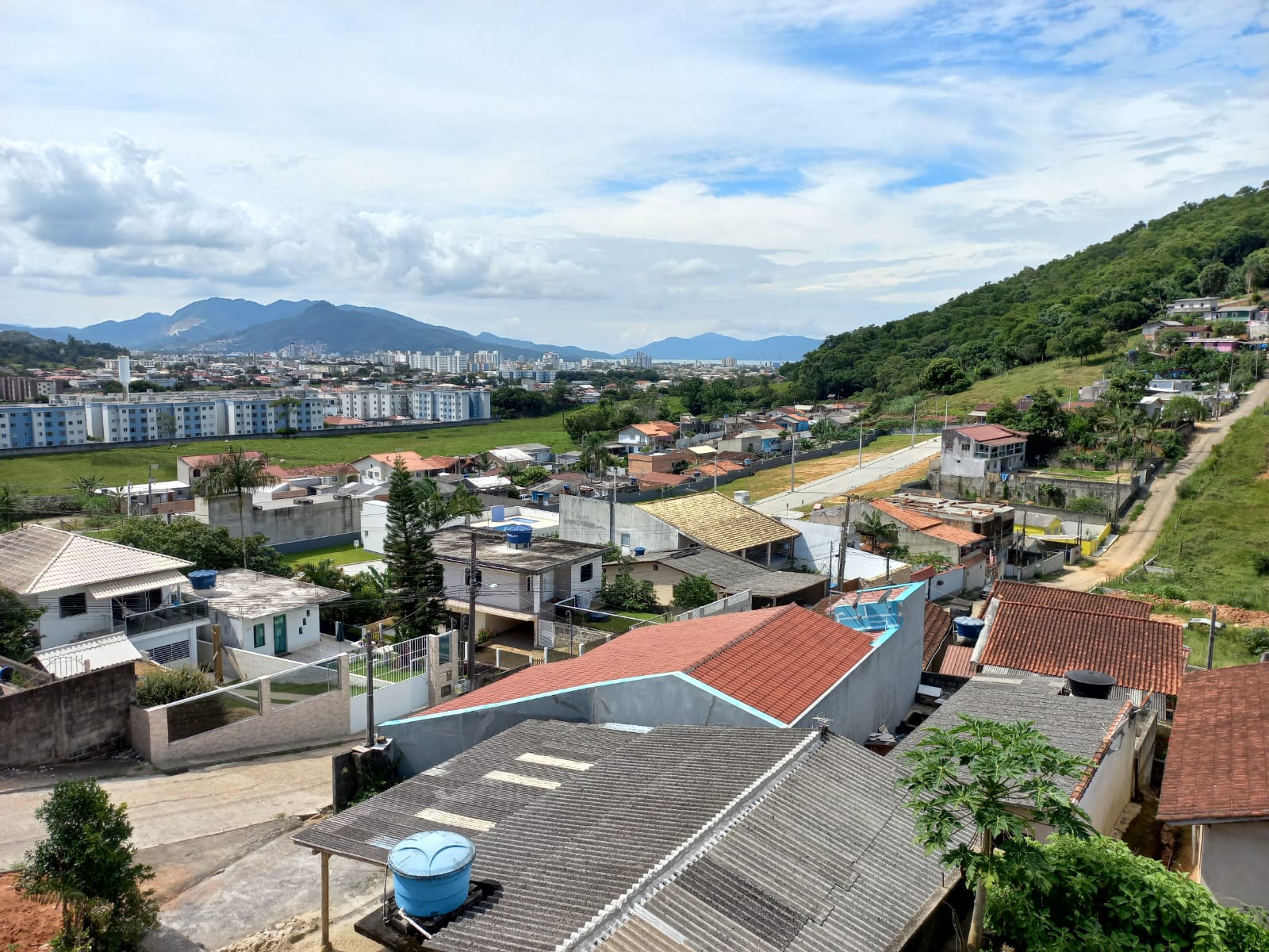 Imagem Sobrado com 4 Quartos à Venda, 250 m²em Fundos - Biguaçu