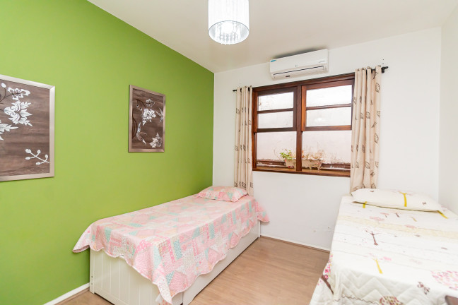 Imagem Casa com 3 Quartos à Venda, 182 m² em Bacacheri - Curitiba Imagem Casa com 3 Quartos à Venda, 182 m² em Bacacheri - Curitiba