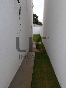 Imagem Casa com 3 Quartos à Venda, 176 m²em Jardim Mirabel - Goiânia