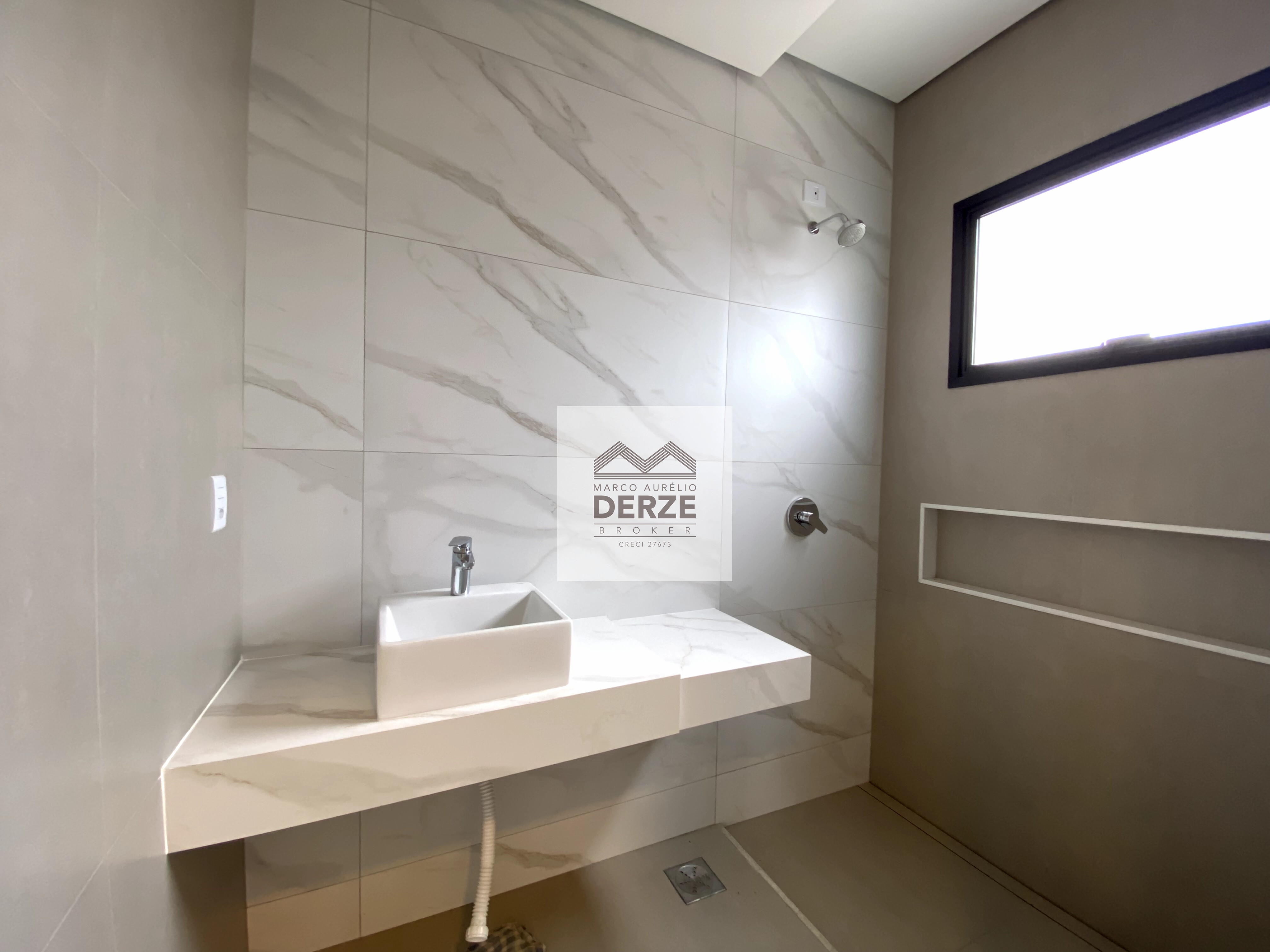 Imagem Casa com 3 Quartos à Venda, 252 m²em Jardim Inconfidência - Uberlândia