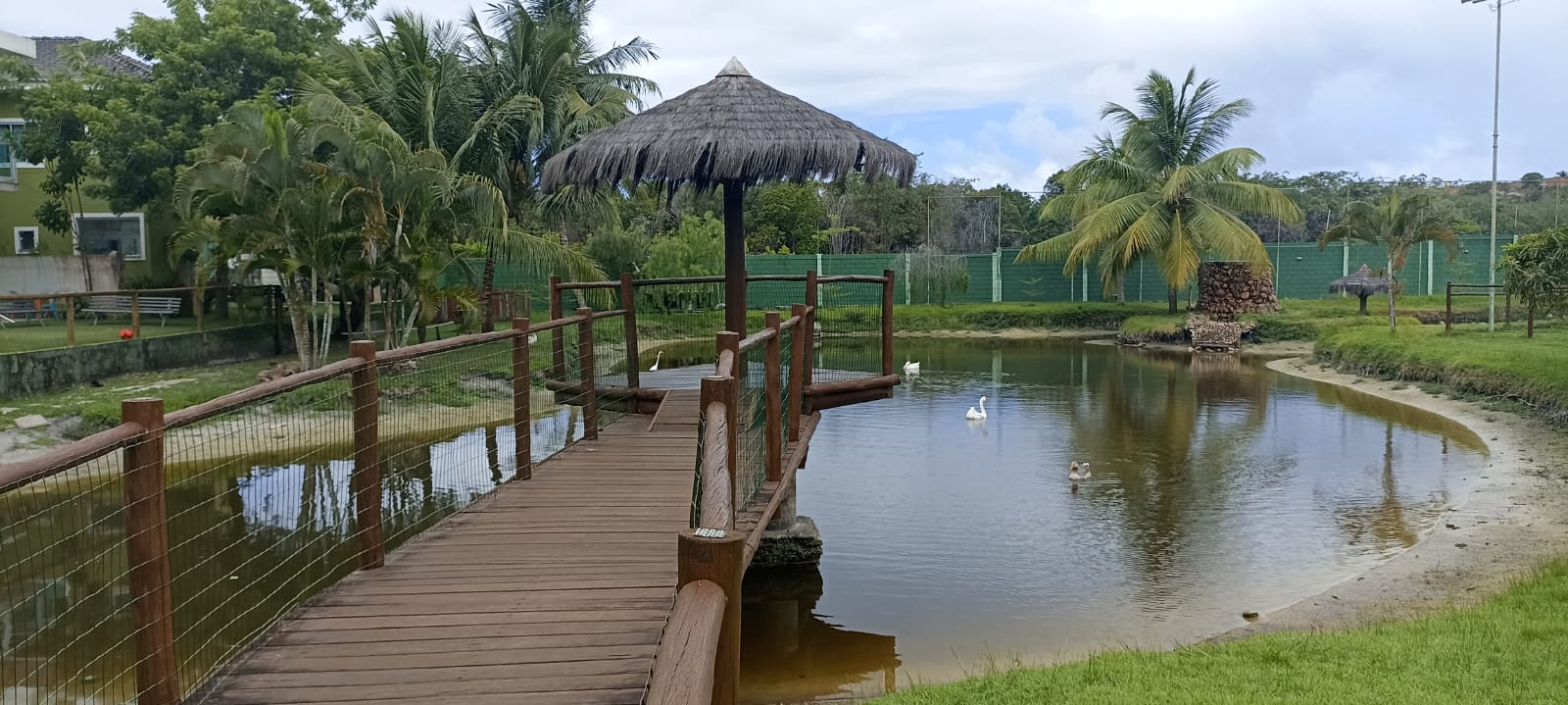 Terreno em Condomínio à Venda, 300 m²em Jauá (Abrantes) - Camaçari